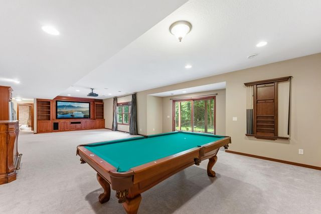 9160 Gateway Lane, Eden Prairie, MN 55347