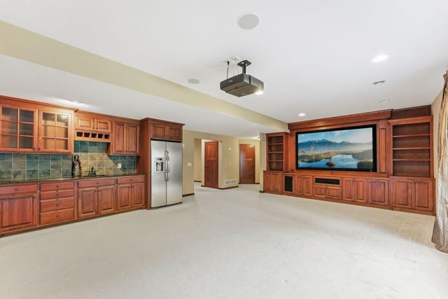 9160 Gateway Lane, Eden Prairie, MN 55347