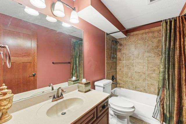 9160 Gateway Lane, Eden Prairie, MN 55347