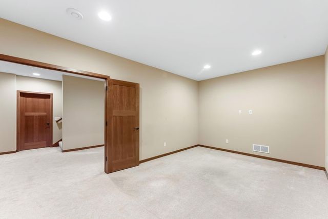 9160 Gateway Lane, Eden Prairie, MN 55347