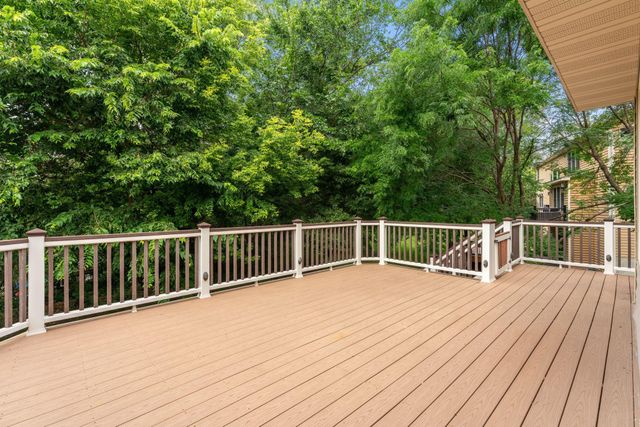 9160 Gateway Lane, Eden Prairie, MN 55347