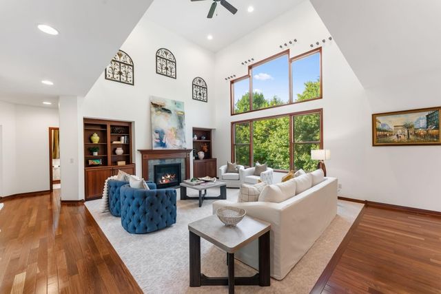 9160 Gateway Lane, Eden Prairie, MN 55347
