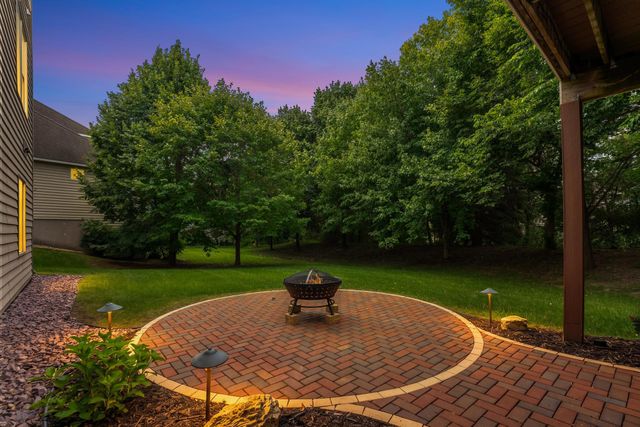 9160 Gateway Lane, Eden Prairie, MN 55347