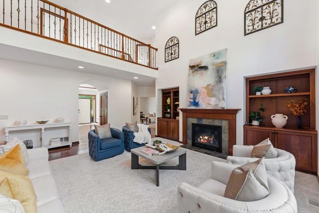 9160 Gateway Lane, Eden Prairie, MN 55347