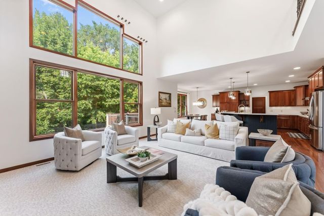 9160 Gateway Lane, Eden Prairie, MN 55347