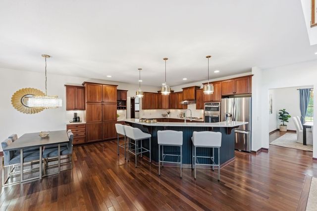9160 Gateway Lane, Eden Prairie, MN 55347