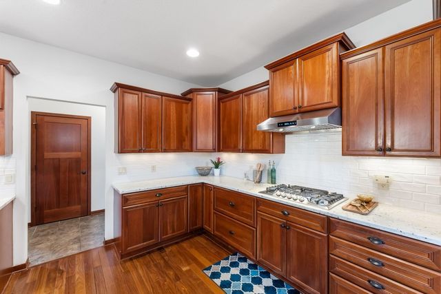 9160 Gateway Lane, Eden Prairie, MN 55347