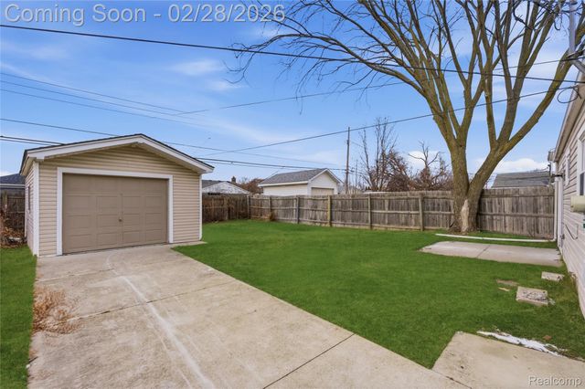 28327 Rosemont Street, Roseville, MI 48066