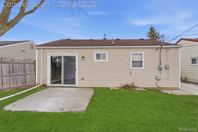 28327 Rosemont Street, Roseville, MI 48066