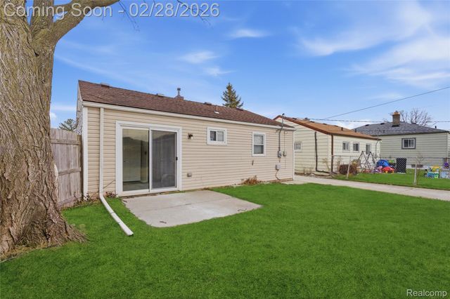 28327 Rosemont Street, Roseville, MI 48066