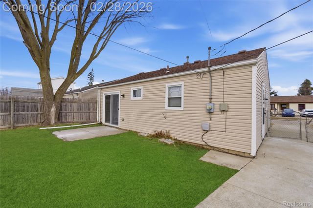 28327 Rosemont Street, Roseville, MI 48066