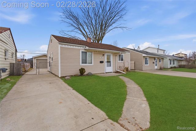 28327 Rosemont Street, Roseville, MI 48066