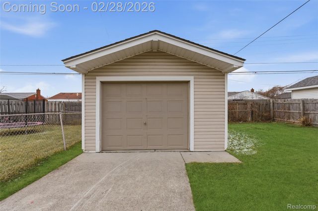 28327 Rosemont Street, Roseville, MI 48066