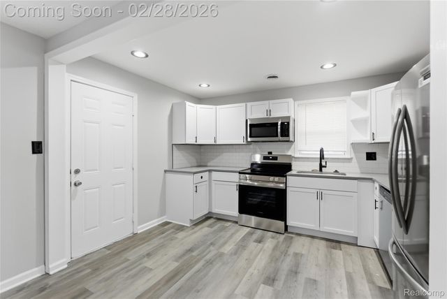 28327 Rosemont Street, Roseville, MI 48066