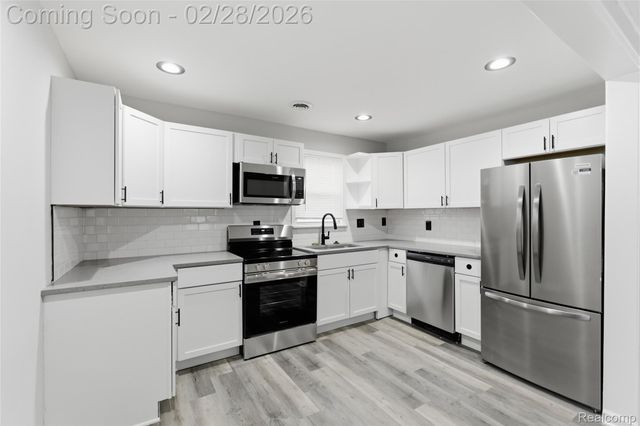 28327 Rosemont Street, Roseville, MI 48066