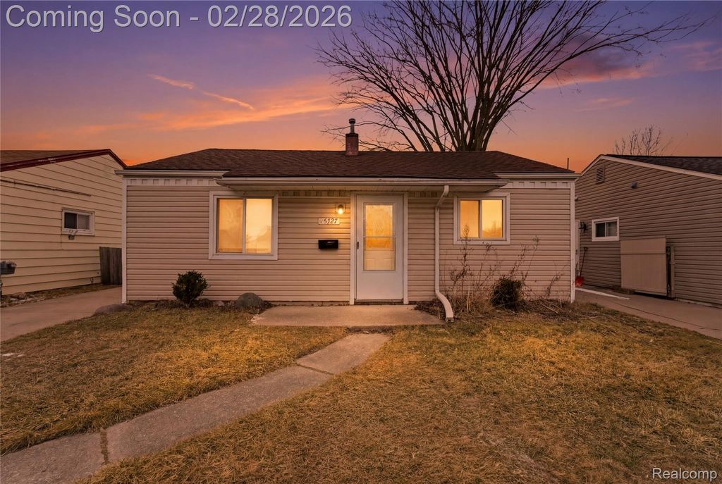 28327 Rosemont Street, Roseville, MI 48066