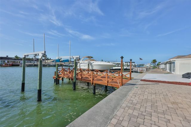 574 BOCA CIEGA POINT BOULEVARD N 2205, St Petersburg, FL 33708