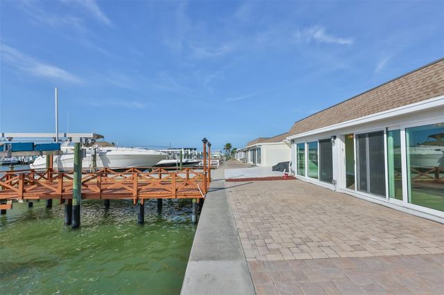574 BOCA CIEGA POINT BOULEVARD N 2205, St Petersburg, FL 33708
