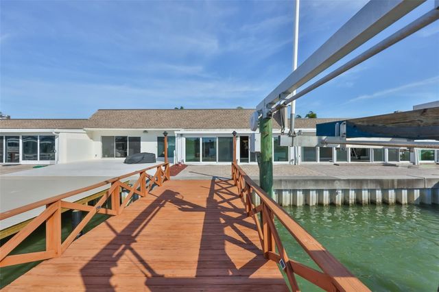 574 BOCA CIEGA POINT BOULEVARD N 2205, St Petersburg, FL 33708