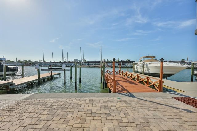 574 BOCA CIEGA POINT BOULEVARD N 2205, St Petersburg, FL 33708