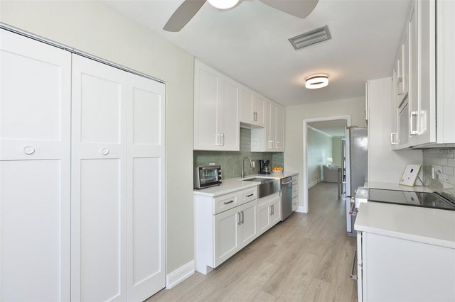 574 BOCA CIEGA POINT BOULEVARD N 2205, St Petersburg, FL 33708