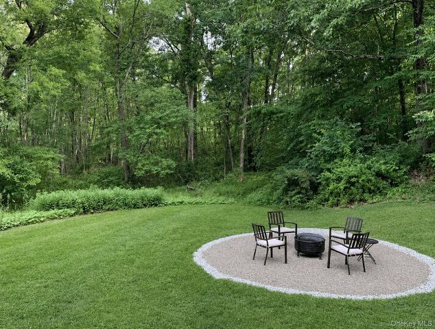 74 N Cross Road, Staatsburg, NY 12580