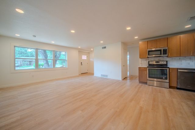 1140 Fair Oaks Drive, Irving, TX 75060