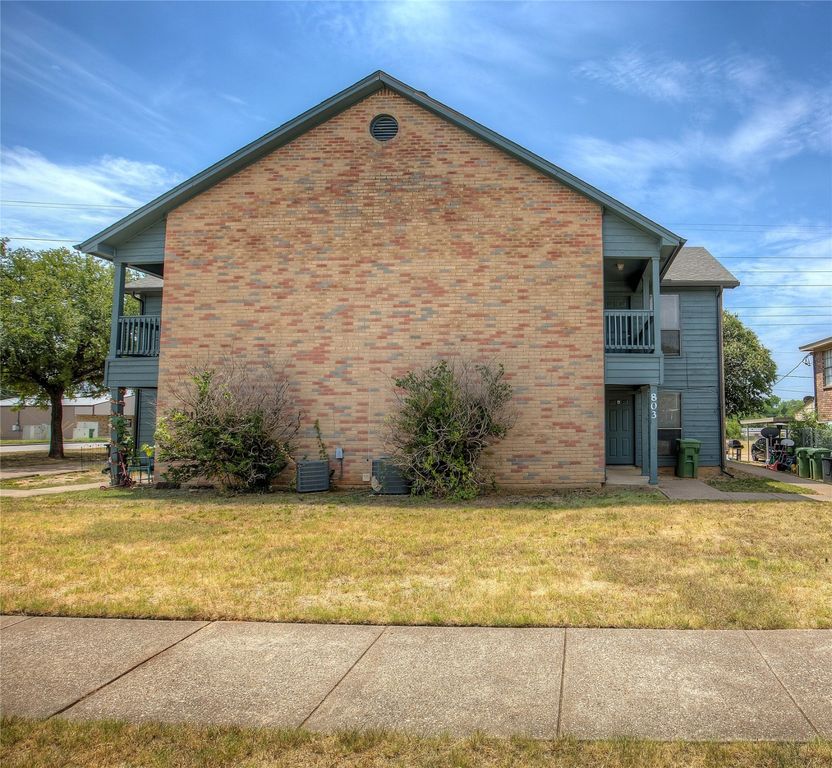 801 Treadwell Court B, Hurst, TX 76053