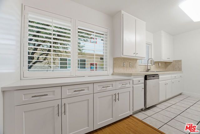 5301 Yarmouth Avenue 10, Encino (los Angeles), CA 91316