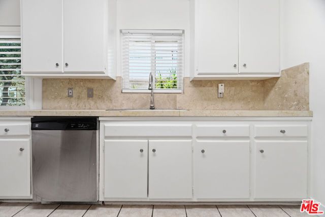5301 Yarmouth Avenue 10, Encino (los Angeles), CA 91316