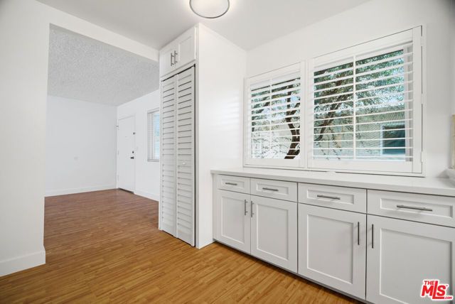 5301 Yarmouth Avenue 10, Encino (los Angeles), CA 91316