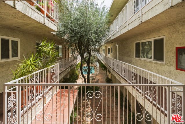 5301 Yarmouth Avenue 10, Encino (los Angeles), CA 91316