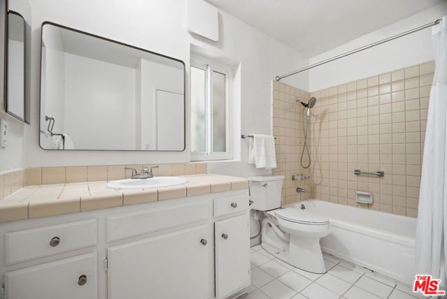 5301 Yarmouth Avenue 10, Encino (los Angeles), CA 91316
