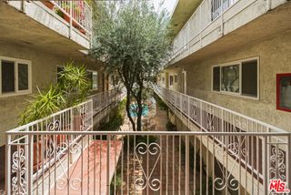 5301 Yarmouth Avenue 10, Encino (los Angeles), CA 91316