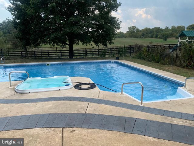 171 LAUREL GROVE RD, Winchester, VA 22602