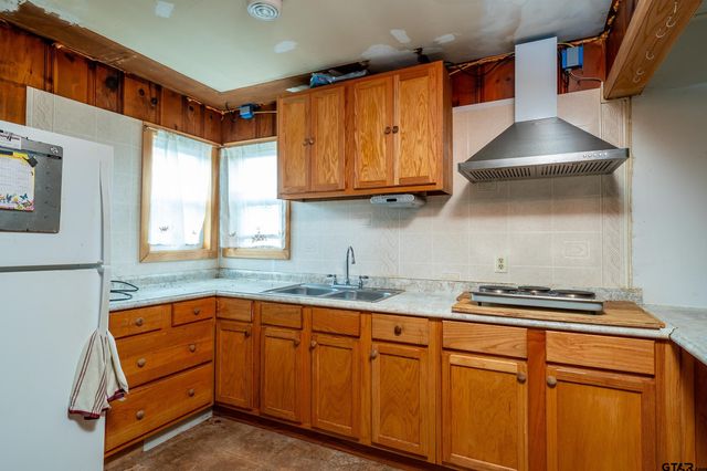 3009 Pin Oak St, Tyler, TX 75702