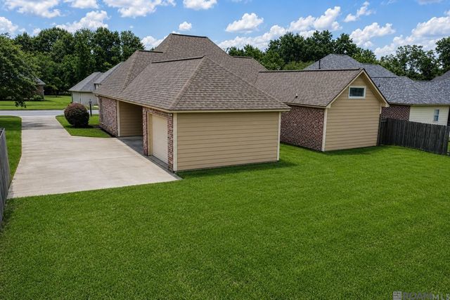 2690 Creek Hollow Ave, Zachary, LA 70791