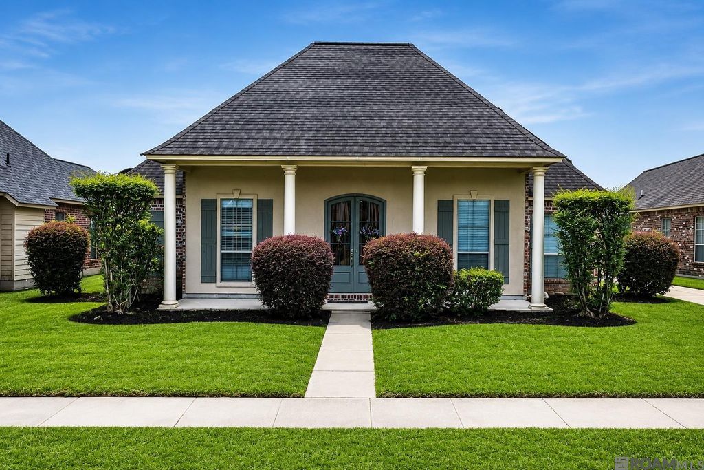 2690 Creek Hollow Ave, Zachary, LA 70791