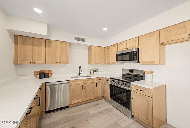 3911 N 87TH Avenue, Phoenix, AZ 85037