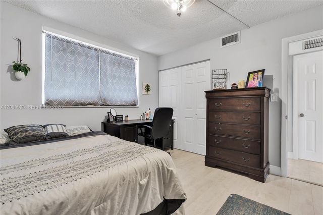 3777 NW 78th Avenue 15A, Davie, FL 33024