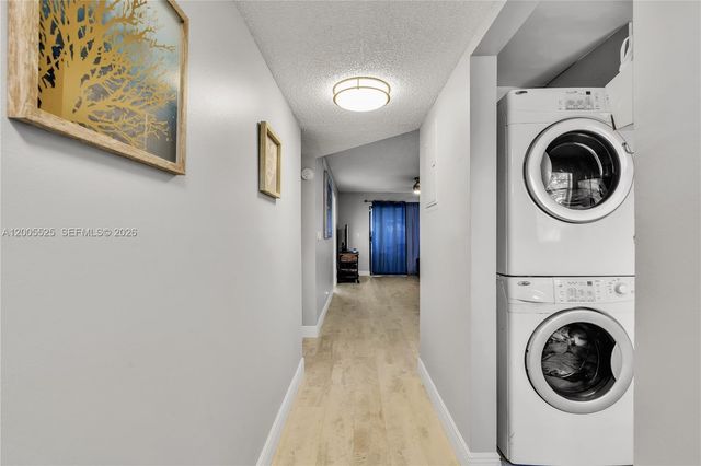 3777 NW 78th Avenue 15A, Davie, FL 33024