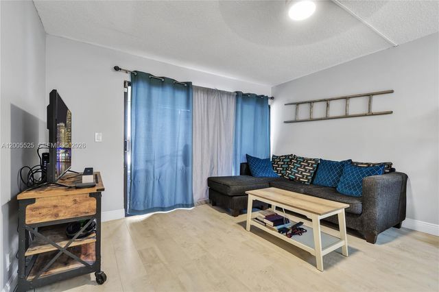 3777 NW 78th Avenue 15A, Davie, FL 33024