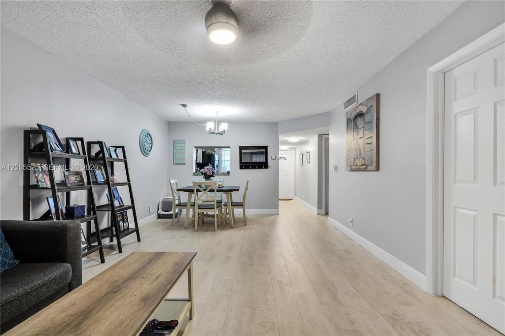 3777 NW 78th Avenue 15A, Davie, FL 33024