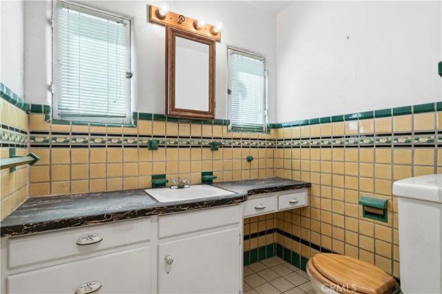 1312 W Orangethorpe, Fullerton, CA 92833