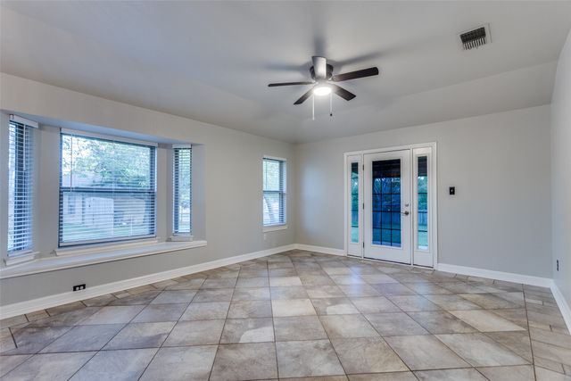 1608 E Bankhead Drive, Weatherford, TX 76086