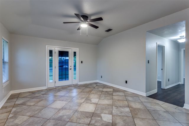 1608 E Bankhead Drive, Weatherford, TX 76086