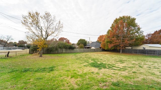 1608 E Bankhead Drive, Weatherford, TX 76086
