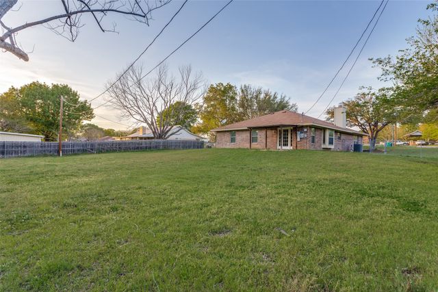 1608 E Bankhead Drive, Weatherford, TX 76086