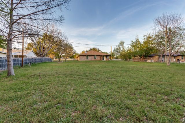 1608 E Bankhead Drive, Weatherford, TX 76086