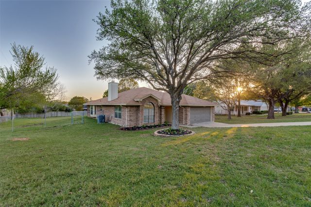 1608 E Bankhead Drive, Weatherford, TX 76086